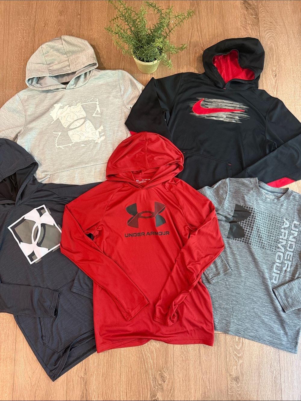 ((5 PIECE)) BOYS XL NIKE AND UNDER ARMOUR FALL BUNDLE- 2 HOODIES, 3 LONG SLV